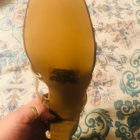 Shoes - Picture 3 of 4